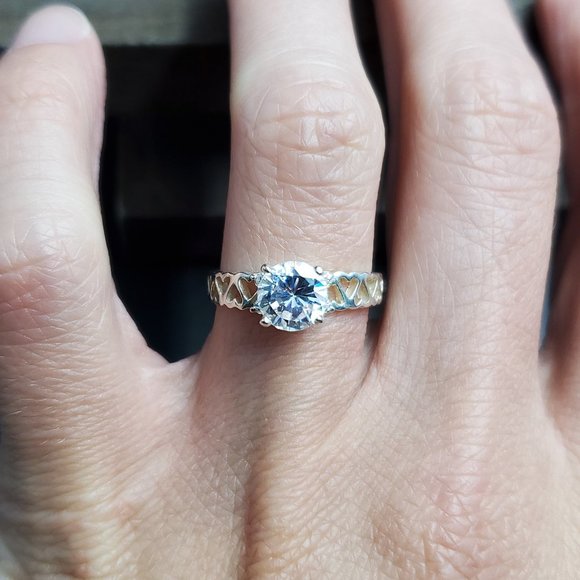 Size 7 Sterling Silver Heart Cutout Accents Cubic Zirconia Ring - Picture 1 of 7